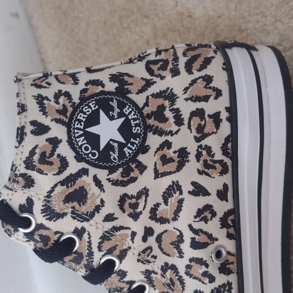 Brand new Women's platform high top Converse cheetah print size 6 - Picture 6 of 7